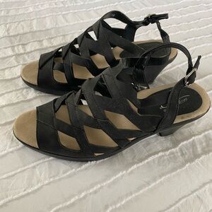 Easy Street sandals size 7